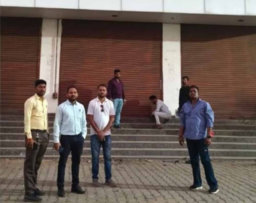 संपत्ति कर जमा नहीं करने पर चार बड़े बकायेदारों के व्यावसायिक परिसर सील