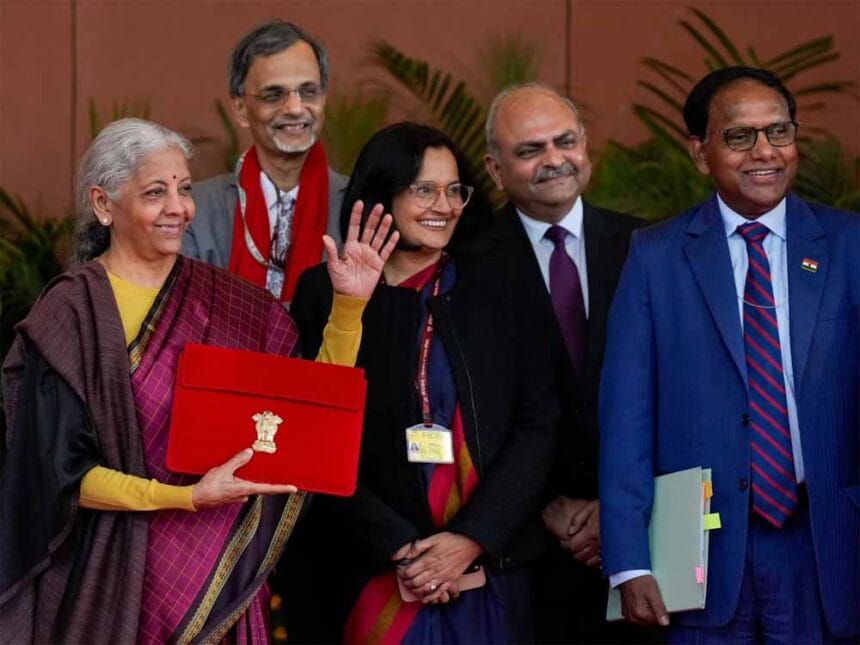 वित्त मंत्री सीतारमण ने भारत के आर्थिक विकास के लिए बताया 6 सूत्रीय फॉर्मूला