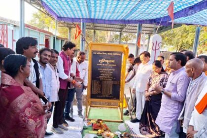 उद्योग मंत्री लखनलाल देवांगन एवं महापौर  संजूदेवी राजपूत ने किया डामरीकरण कार्य