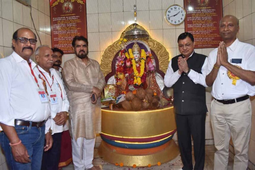 मंत्री ने माँ परमेश्वरी की प्रतिमा की पूजा कर प्रदेश की सुख-समृद्धि की कामना की