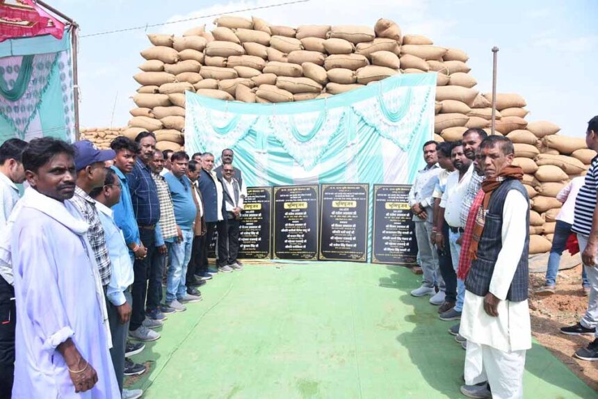 लखनपुर क्षेत्र में 259.68 लाख रू. के विकास कार्यों का किया भूमिपूजन