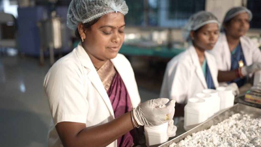 दुगली का वन धन विकास केंद्र: एलोवेरा उत्पादों से मिली नई पहचान