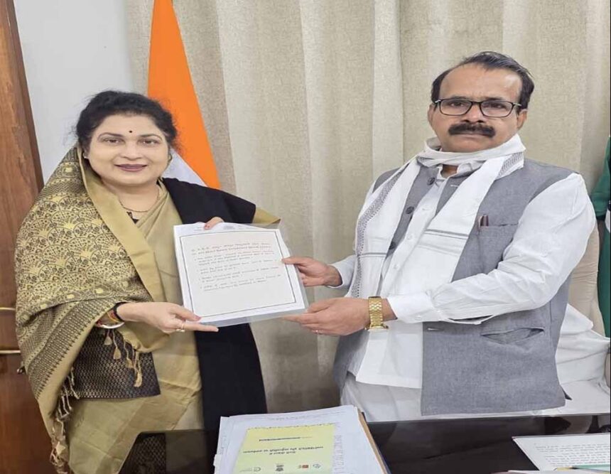 केंद्रीय राज्यमंत्री कुरियन से राज्यमंत्री  कृष्णा गौर ने की भेंट