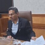 हार्ट सर्जरी के 24 दिन बाद नौकरी पर लौटे मुख्य सचिव अनुराग रस्तोगी