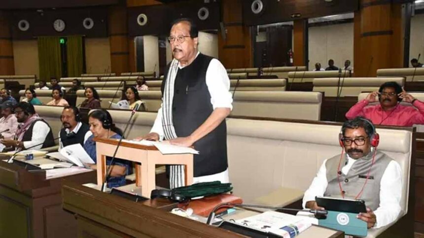 झारखंड में 1.58 लाख करोड़ का बजट पेश, 100 एक्सीलेंस स्कूल खुलेंगे