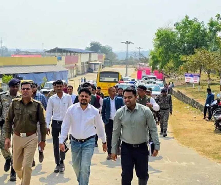 धनबाद नगर निगम चुनाव में बूथों पर पुलिस-प्रशासन ने की कड़ी सुरक्षा व्यवस्था