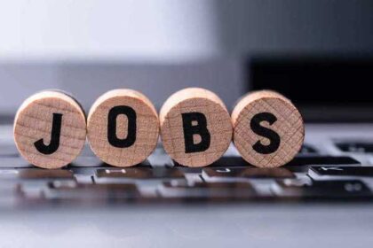 12वीं पास उम्मीदवारों के लिए खुशखबरी: आधार ऑपरेटर सुपरवाइजर के 252 पद, एक शर्त अ