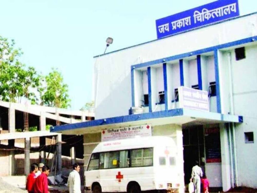 जेपी अस्पताल में आग से हड़कंप, सुरक्षित निकाले गए मरीज; मौके पर दमकल