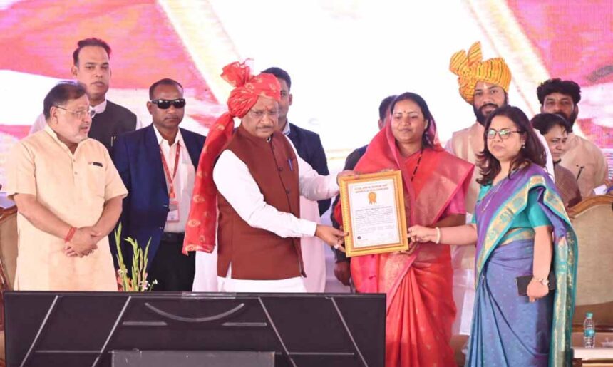 मुख्यमंत्री  विष्णु देव साय के सान्निध्य में 6,412 जोड़ों का विवाह