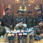 गांव में बैठकर चला रहे थे साइबर ब्लैकमेल गैंग, पुलिस की बड़ी कार्रवाई