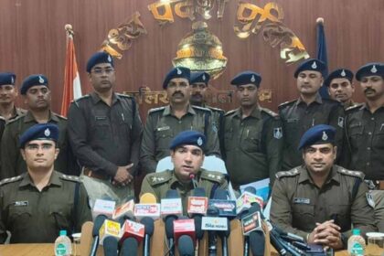 गांव में बैठकर चला रहे थे साइबर ब्लैकमेल गैंग, पुलिस की बड़ी कार्रवाई