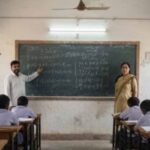 शिक्षा व्यवस्था पर सवाल, परीक्षा में खुलेआम नकल करवाते दिखे शिक्षक