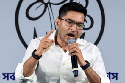 कविता बनी सियासी हथियार: बंगाल SIR के खिलाफ अभिषेक बनर्जी का तीखा प्रहार