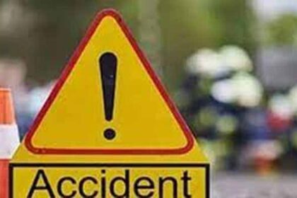 रफ्तार बनी मौत की वजह: ट्रैक्टर पलटने से चालक की जान गई, 5 घायल