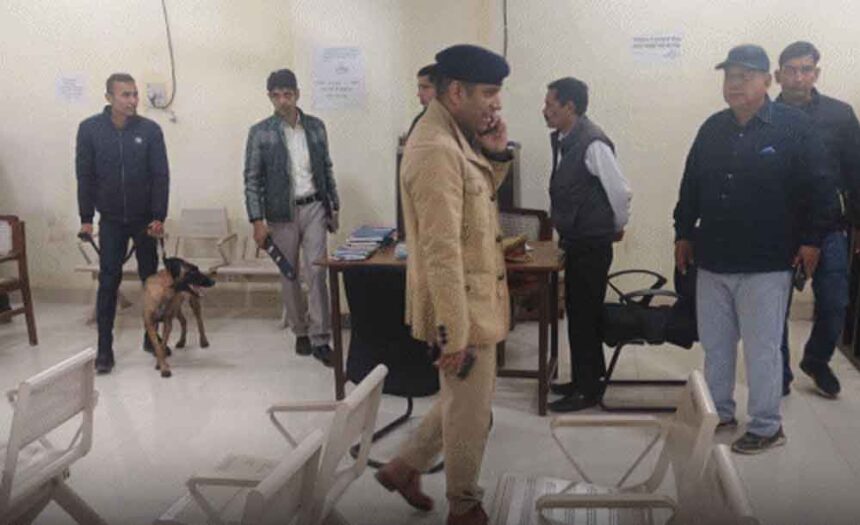 अयोध्या कोर्ट परिसर खाली, बम धमकी के बाद सुरक्षा एजेंसियां अलर्ट