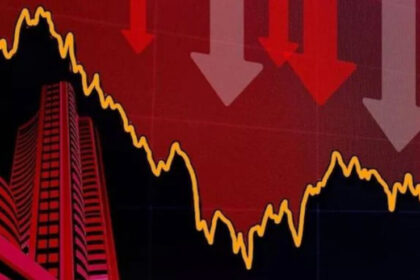Stock Market Crash: अमेरिका में भूचाल, भारत में भी Sensex में 700 अंकों की गिराव