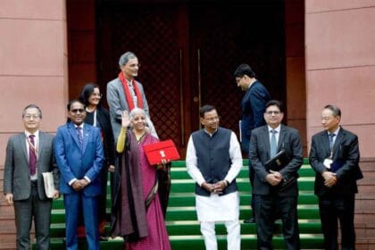 बजट की ‘आयरन लेडी’ निर्मला सीतारमण: 9वीं पेशी से रचा इतिहास, टूट सकता है एक और ब