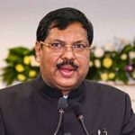 दरवाज़ा बंद कर जज के सामने पिटाई, वकील की दलील सुन CJI भड़के