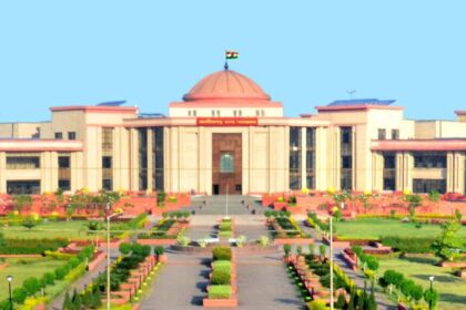 CG हाई कोर्ट ने पूर्व कांग्रेस प्रवक्ता की याचिका खारिज की, स्कूल में घुसने को घ