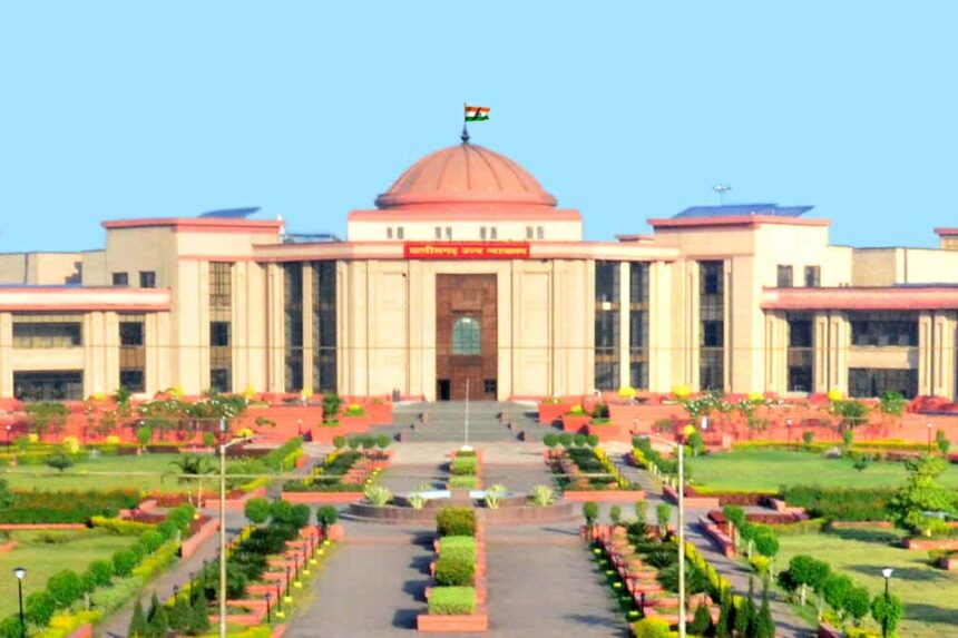 CG हाई कोर्ट ने पूर्व कांग्रेस प्रवक्ता की याचिका खारिज की, स्कूल में घुसने को घ