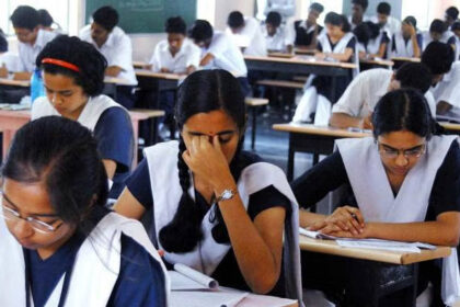 हिजाब को लेकर बोर्ड परीक्षा में बवाल, टीचर ने छात्राओं के नंबर काटने की दी धमकी,