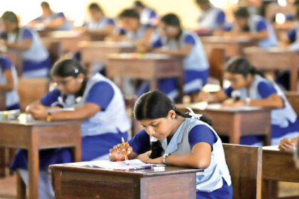 गणित परीक्षा में गड़बड़ी! CBSE बोर्ड की कमी से तीन शिफ्ट में परीक्षा लेने की नौब