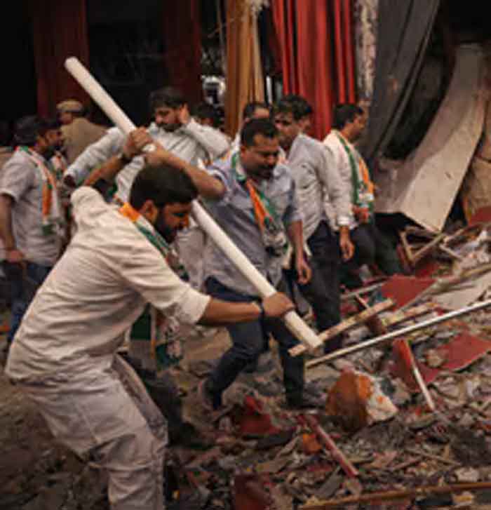 ‘मैं नाथूराम’ नाटक पर बवाल: राजकोट में हॉल में तोड़फोड़, 45 कांग्रेसी हिरासत में