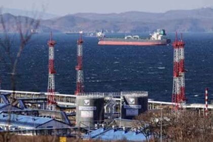 रूस से तेल खरीद पर यू-टर्न? कंपनियों की गुहार के बाद क्या बदलेगा फैसला