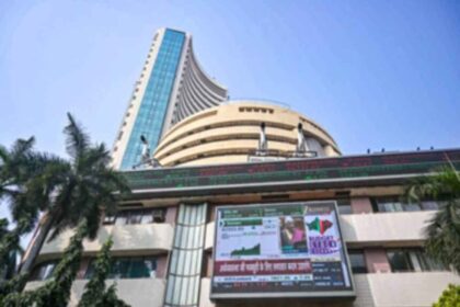 ट्रेड डील के असर: निवेशकों की नजर शेयर बाजार पर