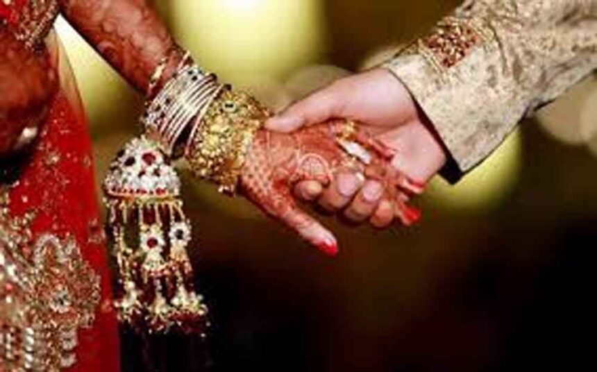 मानवता की मिसाल: मुश्किल वक्त में पुलिस ने संभाली जिम्मेदारी, पिता ने नम आंखों स
