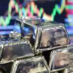 सोना-चांदी में तेज गिरावट, निवेशकों को झटका या खरीदारी का मौका?