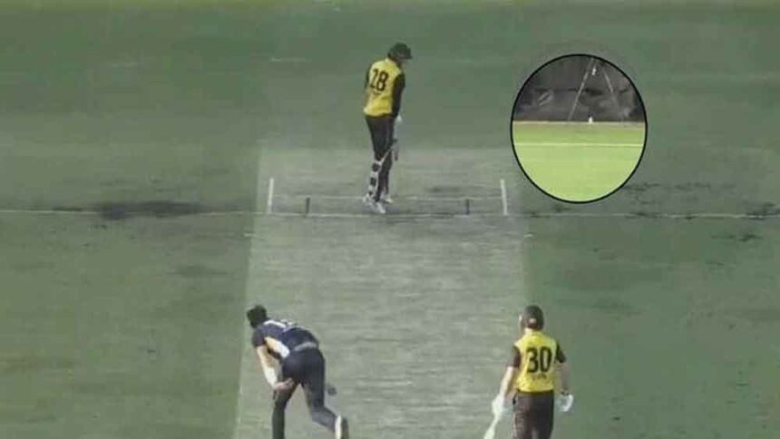 बिना शॉट खेले छक्का, क्रिकेट मैदान पर दिखा चौंकाने वाला नजारा