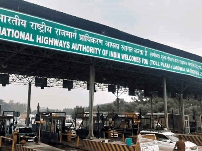 लाडोवाल टोल प्लाजा हुआ फ्री, किसानों के प्रदर्शन से वाहनों को मिली राहत