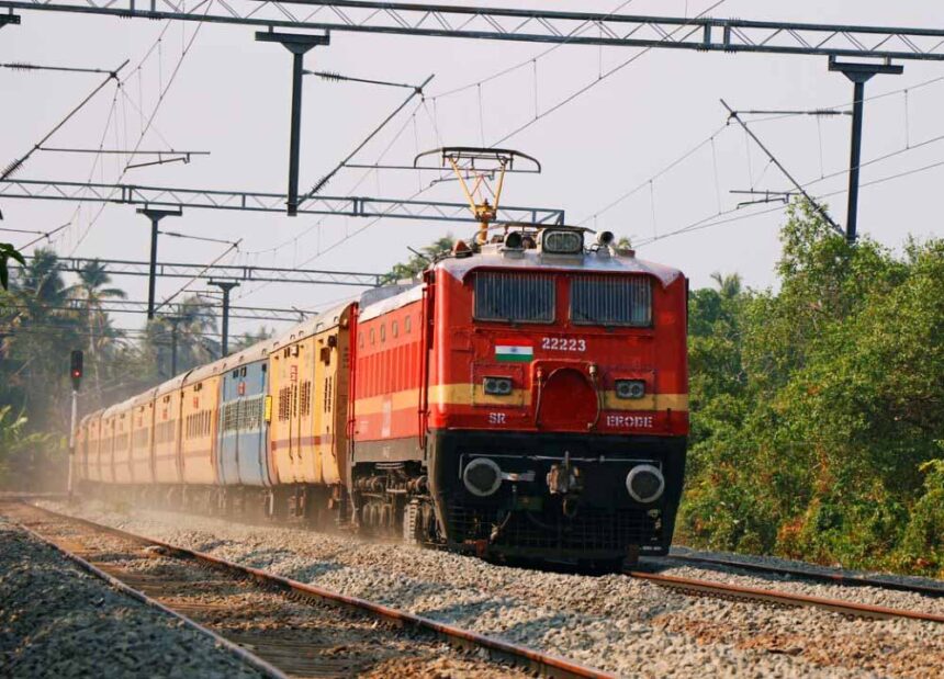 मालदा मंडल की ट्रेनों की डिमांड, होली में यात्रियों को लंबी प्रतीक्षा का सामना