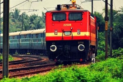 त्योहार पर बढ़ी भीड़ को देखते हुए बड़ा फैसला: मुंबई से बिहार और पूर्वांचल के लिए