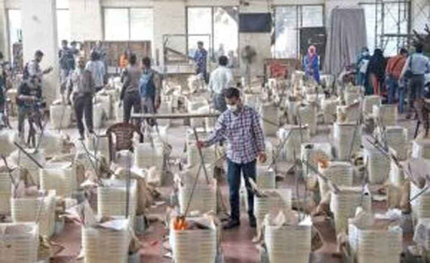मतदान के बीच हिंसा से दहला बांग्लादेश, पोलिंग स्टेशनों पर झड़पें; महिला कर्मियों