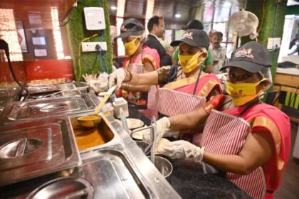 प्रेरणा कैंटीन से जुड़कर 10 हजार से अधिक महिलाएं बनीं लखपति