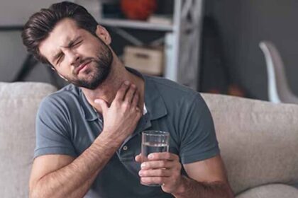 खराश से लेकर दर्द तक—गरारे से गले की हर परेशानी का समाधान