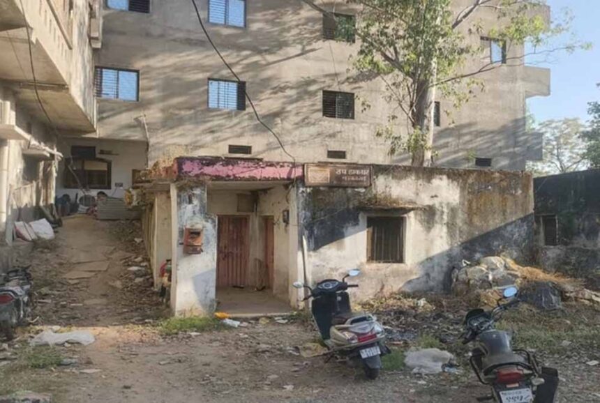 पोस्ट ऑफिस में बड़ा घोटाला! अनु डाकपाल पर 5 लाख गबन का आरोप