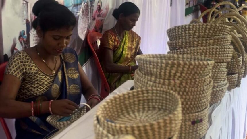 सफलता की मिसाल: पारंपरिक हस्तशिल्प ने बदल दी लोगों की आजीविका