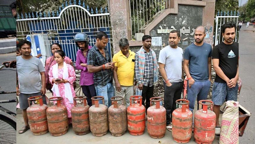 एमपी में LPG संकट बढ़ा, रायसेन में चक्काजाम, उज्ज्वला सिलेंडर की बुकिंग में वृद्