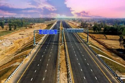 गंगा एक्सप्रेसवे दो महीने में होगा तैयार, मेरठ से प्रयागराज का सफर आसान, बस यह क