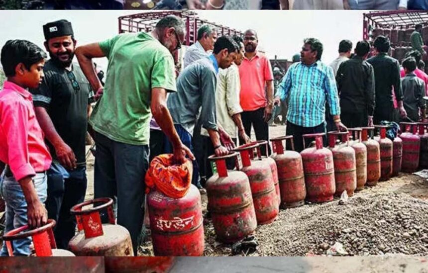 LPG की किल्लत से CG में परेशानी, एजेंसियों में लंबी लाइनें, लोग बोले- “घंटों धूप