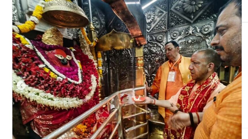 चैत्र नवरात्रि से पहले गोरक्षपीठाधीश्वर ने मां के चरणों में लगाई हाजिरी