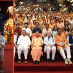 कैलाश मानसरोवर यात्रा से लौटे 555 श्रद्धालुओं को सीएम योगी ने दी ₹1-1 लाख की सहा