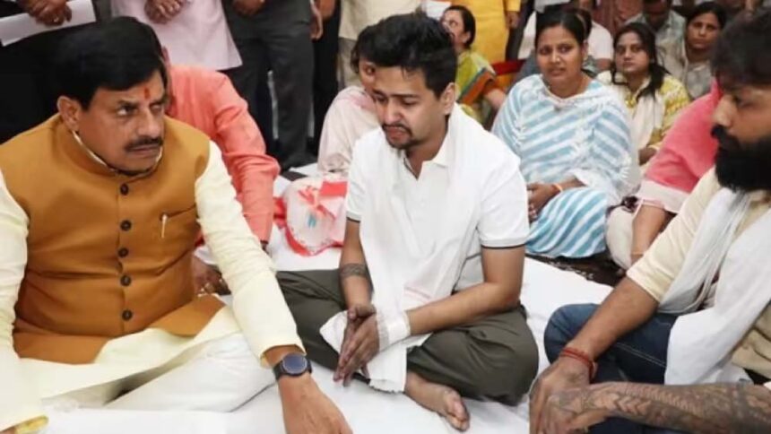 सीएम डॉ. मोहन यादव इंदौर अग्निकांड पीड़ितों से मिले, कहा- दुख की घड़ी में हम आपक