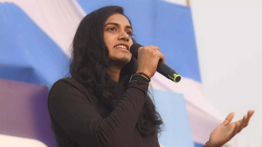 PV सिंधू का संदेश: खेल नहीं कर सकते पूरी जिंदगी, इसलिए पढ़ाई है जरूरी