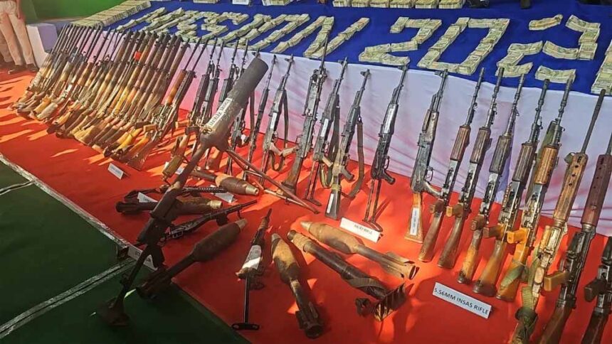 सुरक्षा बलों की बड़ी कामयाबी: नक्सली ठिकाने से 3.61 करोड़ नकद, 1 किलो सोना और 10