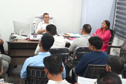 नगर निगम अपर आयुक्त विनोद पाण्डेय ने जोन 8 में राजस्व वसूली की गहन समीक्षा की