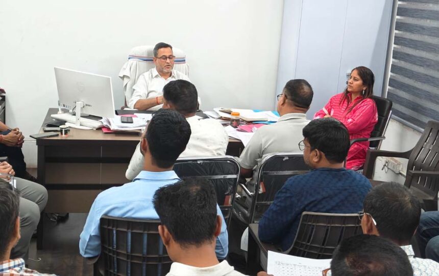 नगर निगम अपर आयुक्त विनोद पाण्डेय ने जोन 8 में राजस्व वसूली की गहन समीक्षा की